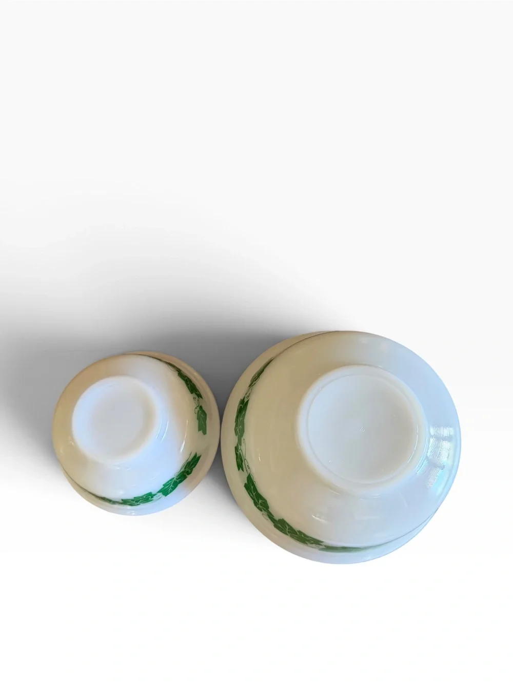 Hazel Atlas Vintage Green Ivy Leaves Milk Glass Nesting Bowls One 5” One 7” EC